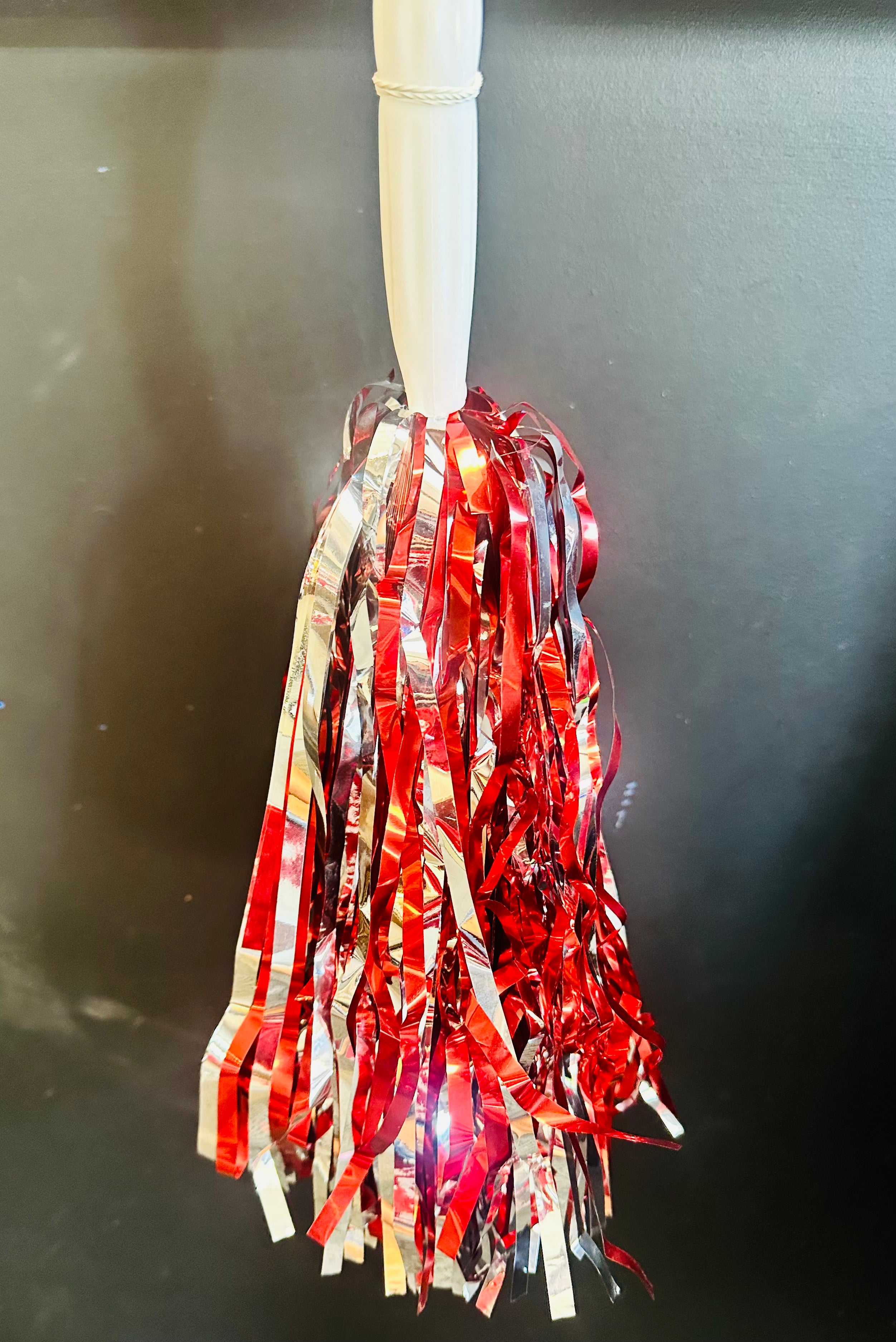 hangng pom pom red 