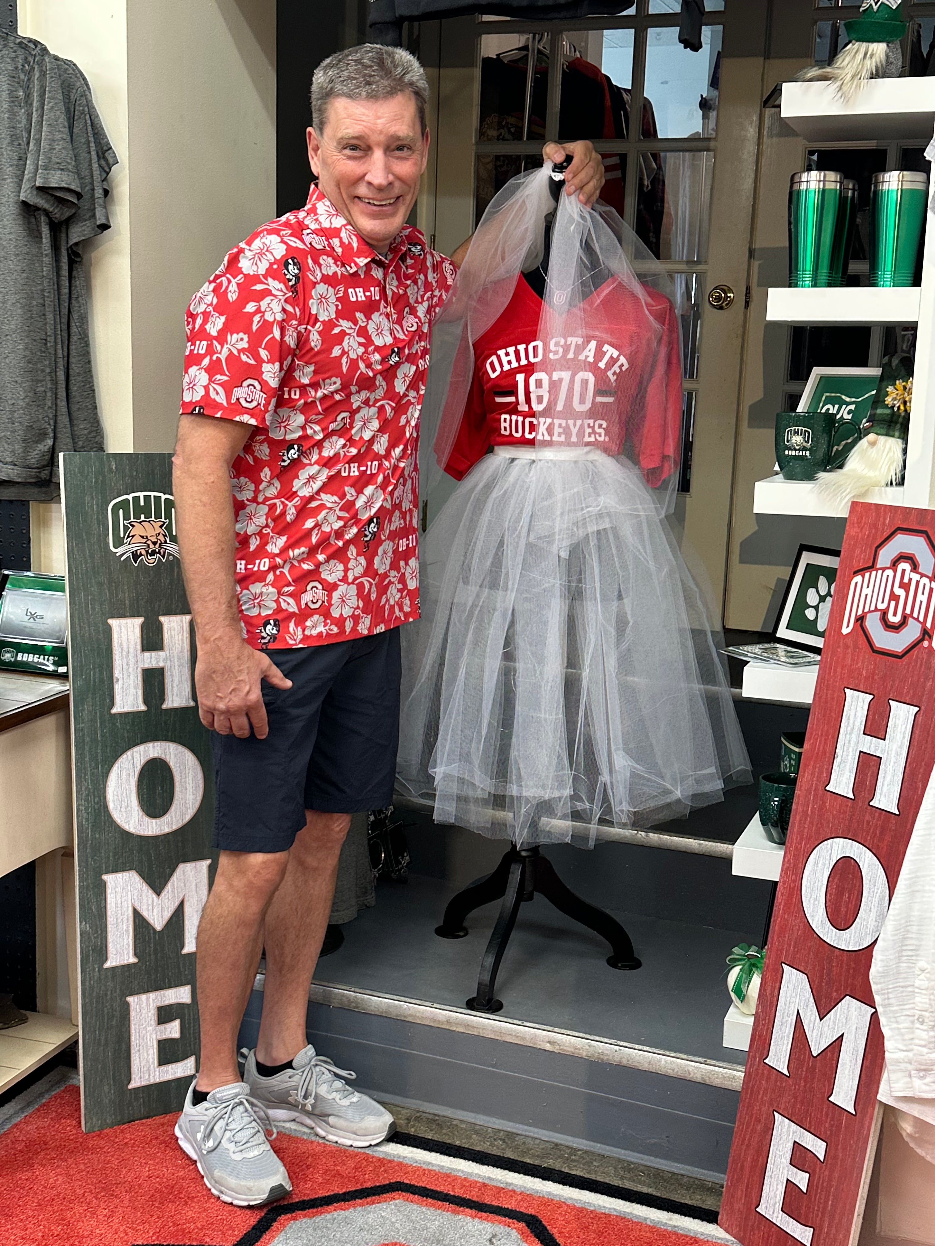 Outside man wearing the PERFORMANCE POLO