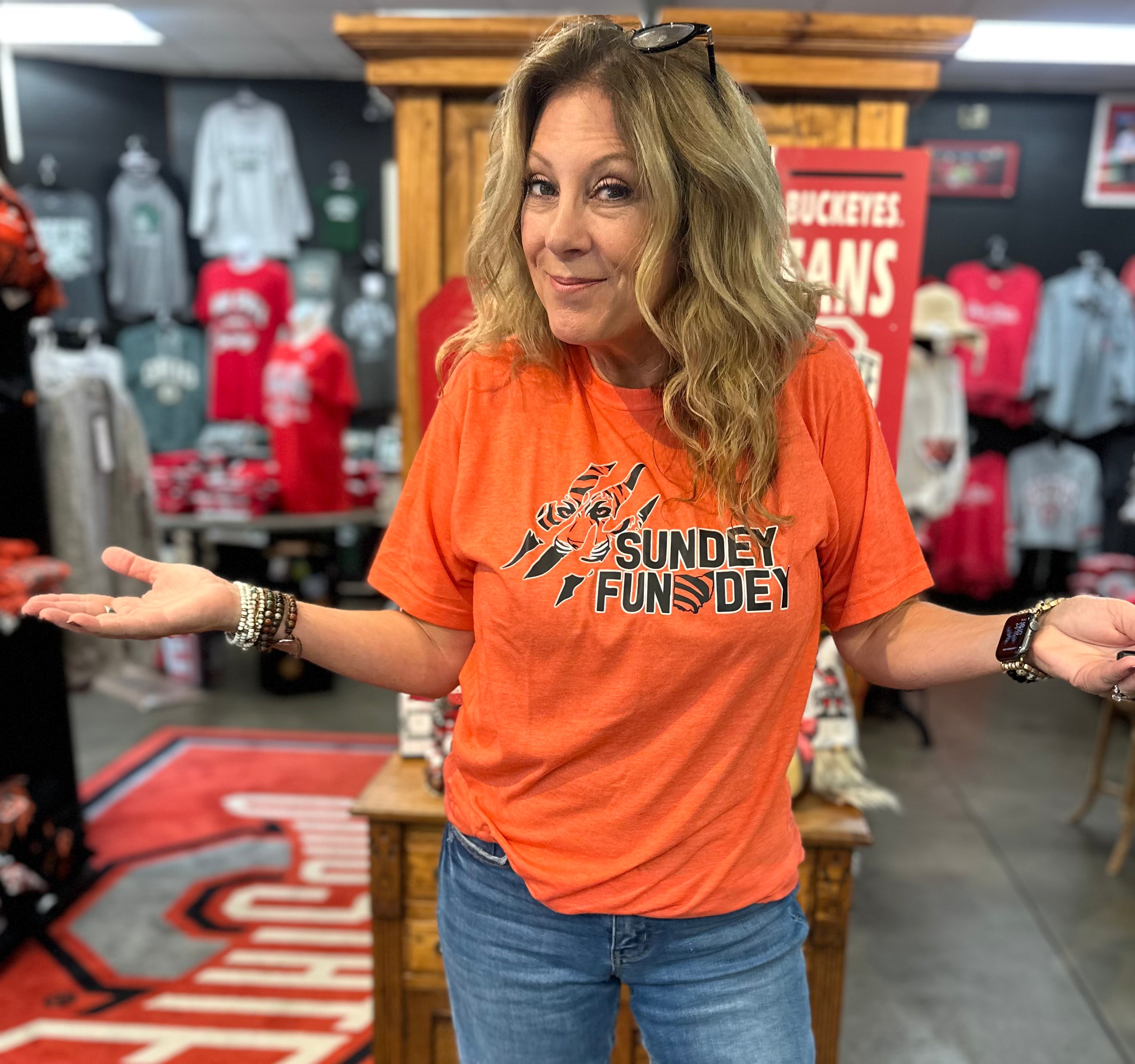 Lynn in Sundey Tshirt